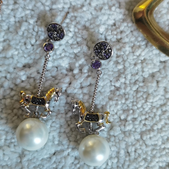 five pairs of earrings - Picture 5 of 6